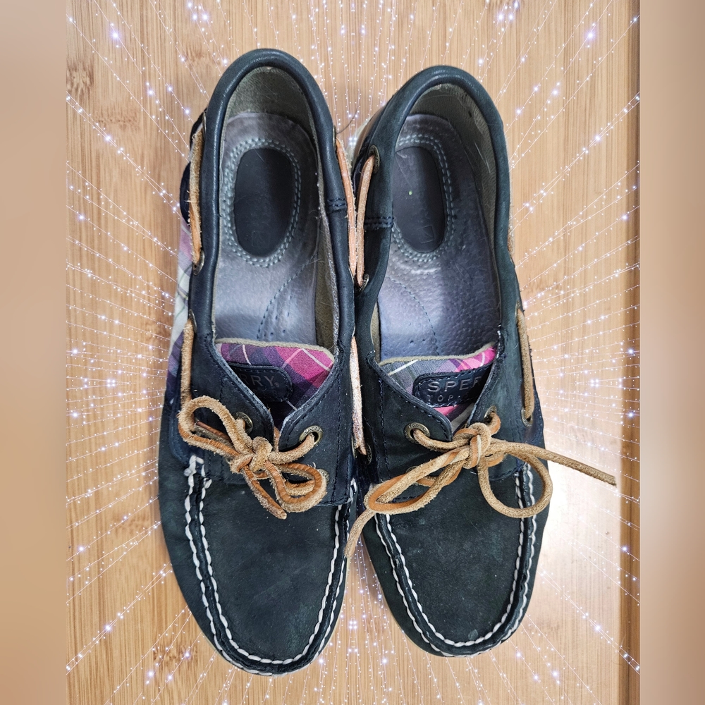 Navy Blue Sperrys with pink colored Plaid on side & tongue sz 7